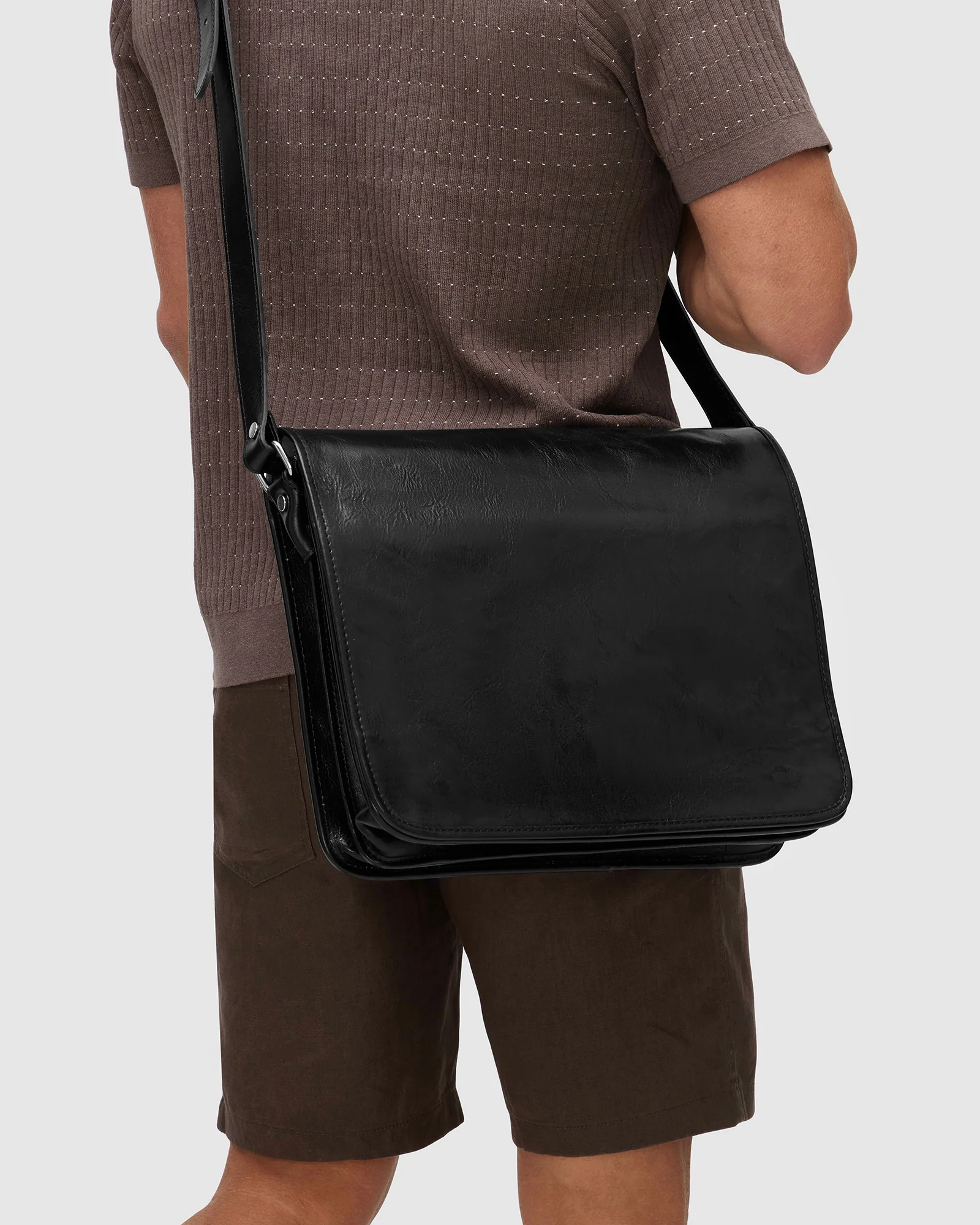 Nero Jet - 15" Leather Messenger Bag - Image 3